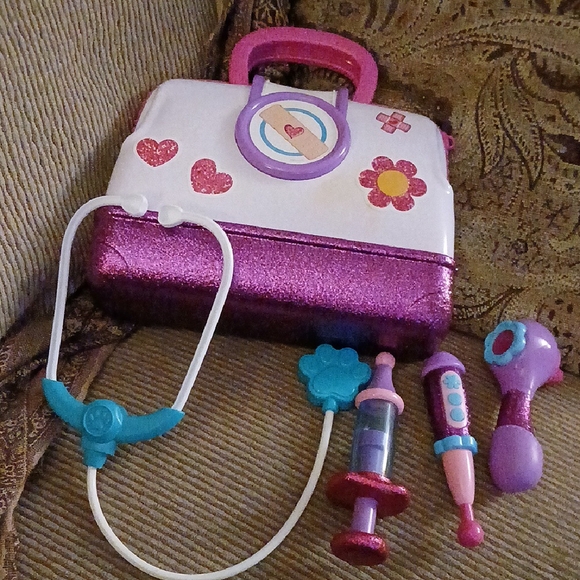 Doc McStuffins Toy Hospital Doctor's Bag Set - Picture 1 of 3